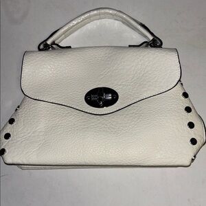 JAIME BRAND FROM THE UK.. NEW WHITE FAUX LEATHER HANDBAG SILVER ACCENTS/STUDS